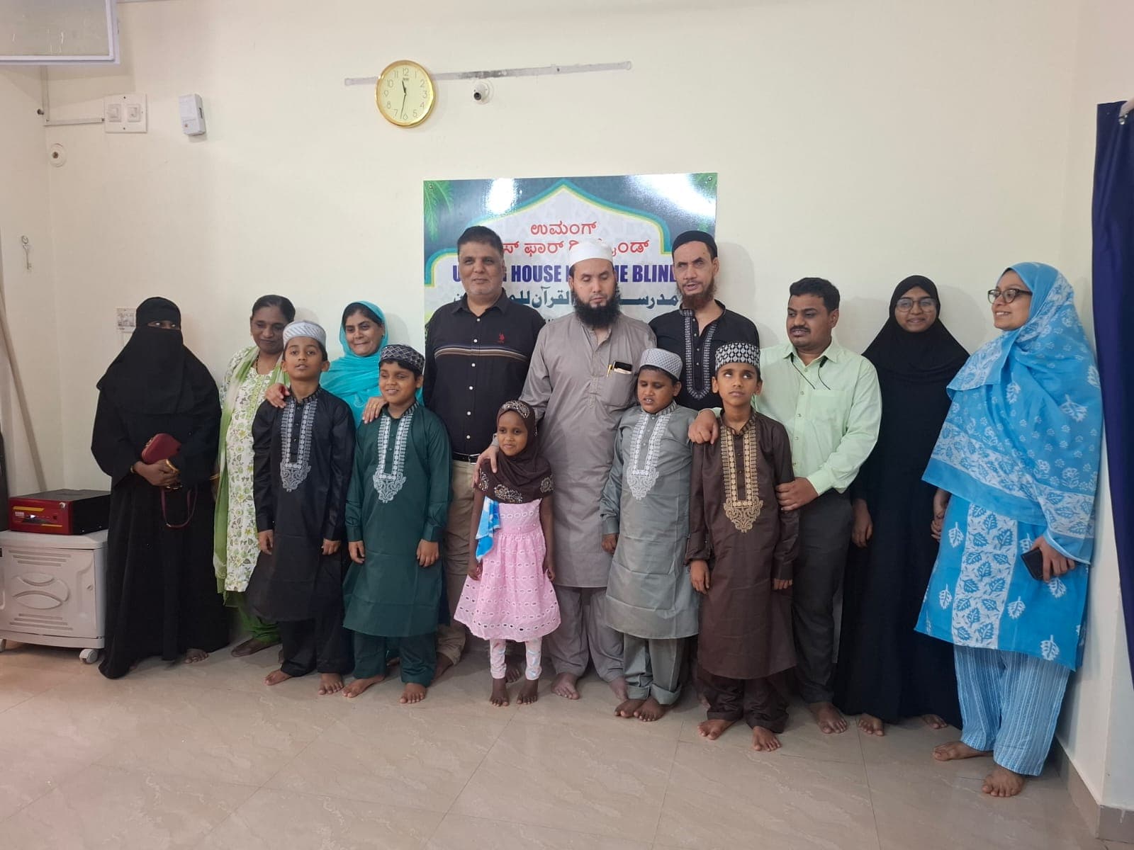 Gaurdians, students and mentors posing for photo